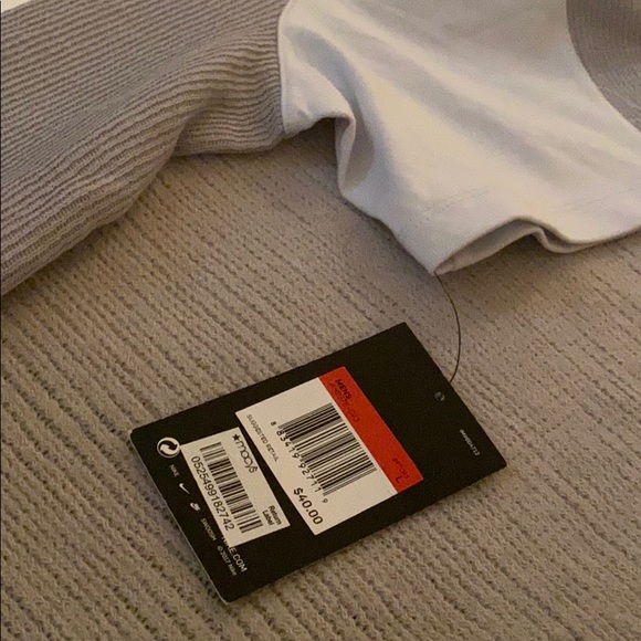 Nike Crew Neck - Picture 3 of 3